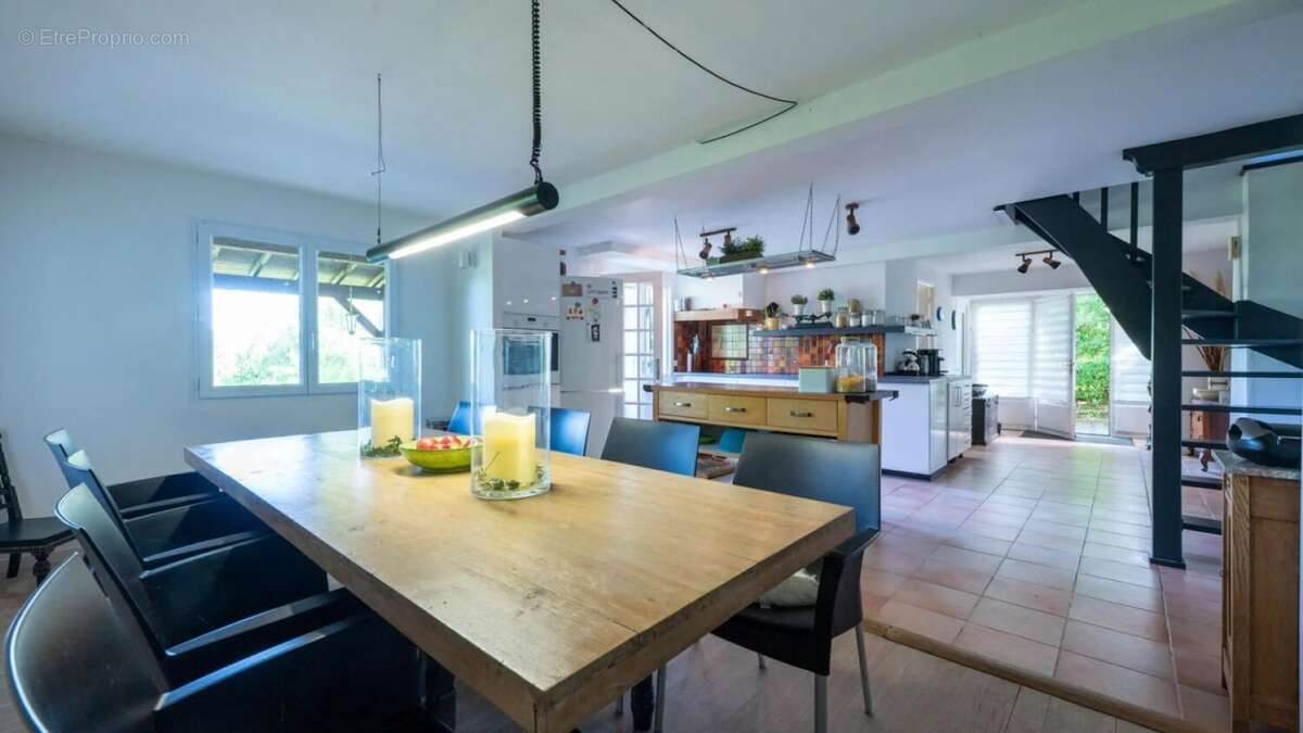 SECTEUR COEUR DE CAUSSE - Spacieuse Demeure, maison d'amis et gr - photo 3