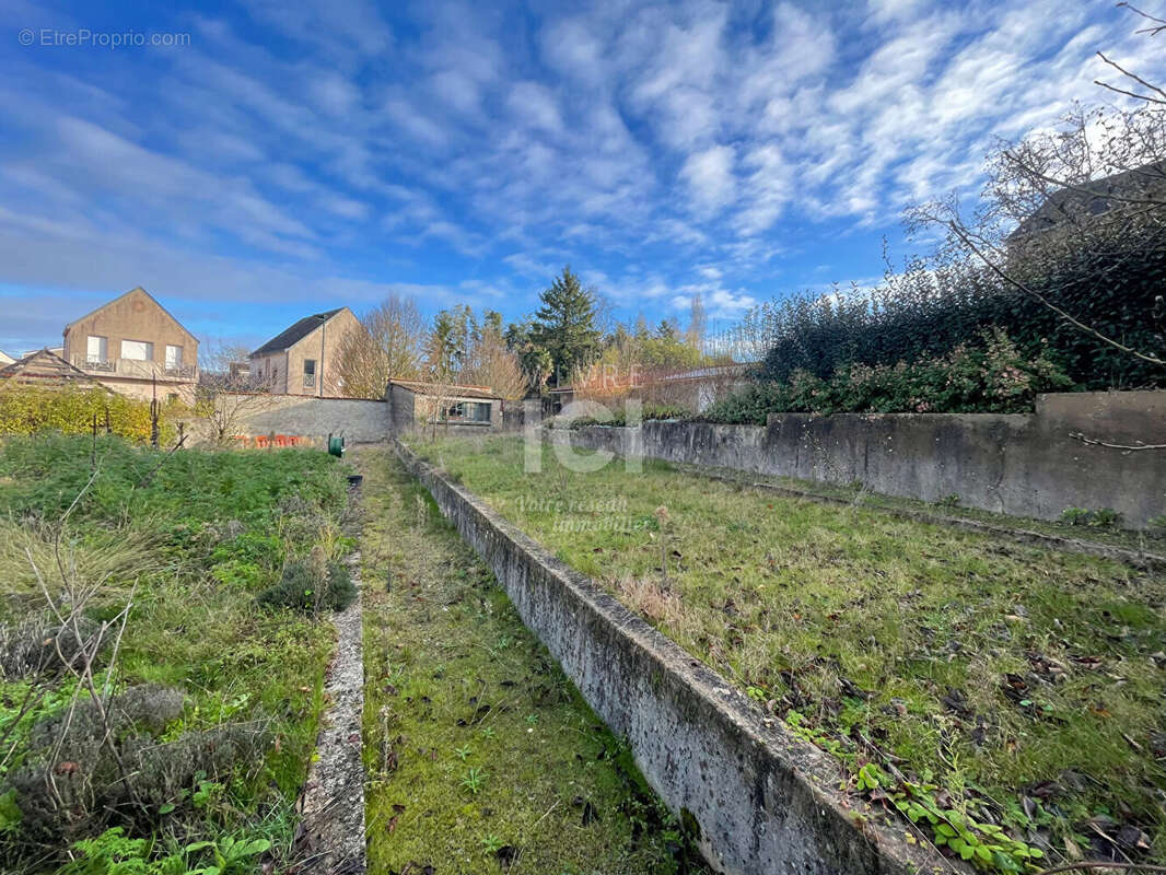 Terrain à CORCOUE-SUR-LOGNE