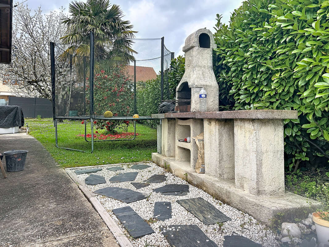 Maison à SAINT-PANTALEON-DE-LARCHE