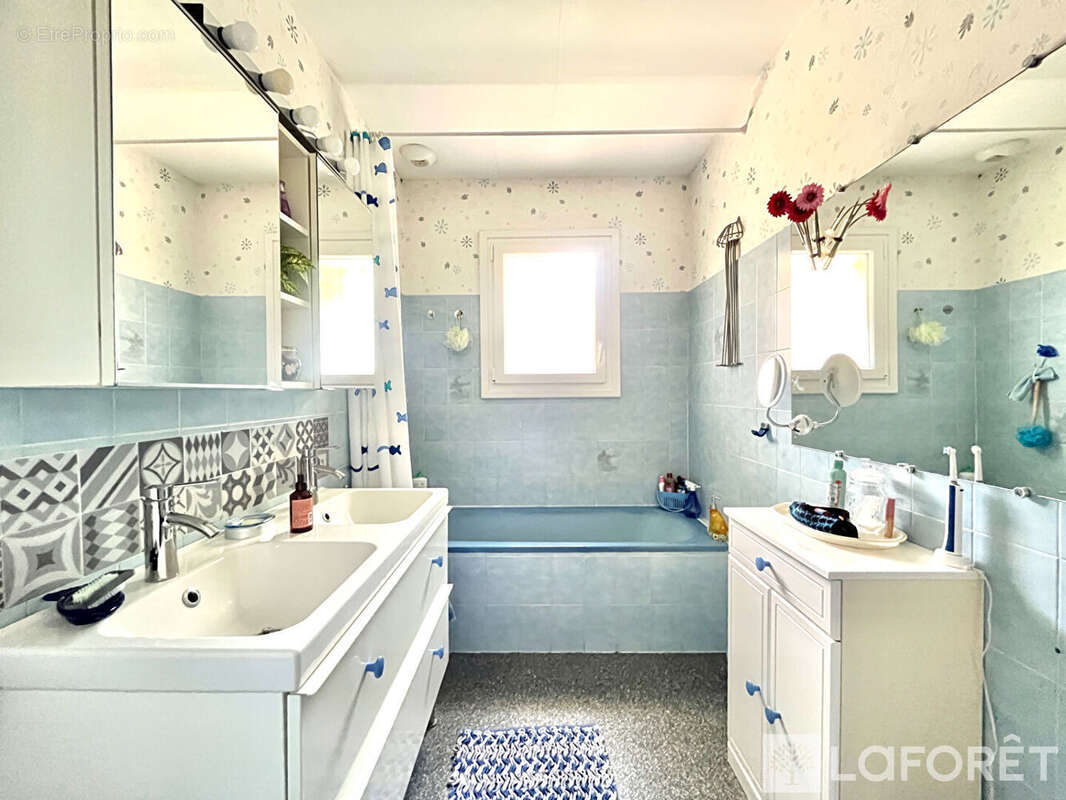 Maison à AMBARES-ET-LAGRAVE