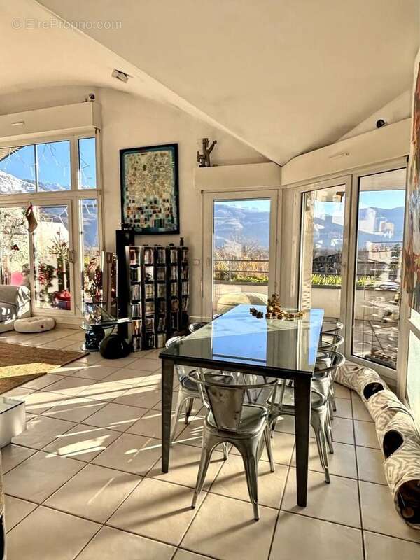 Appartement à MEYLAN