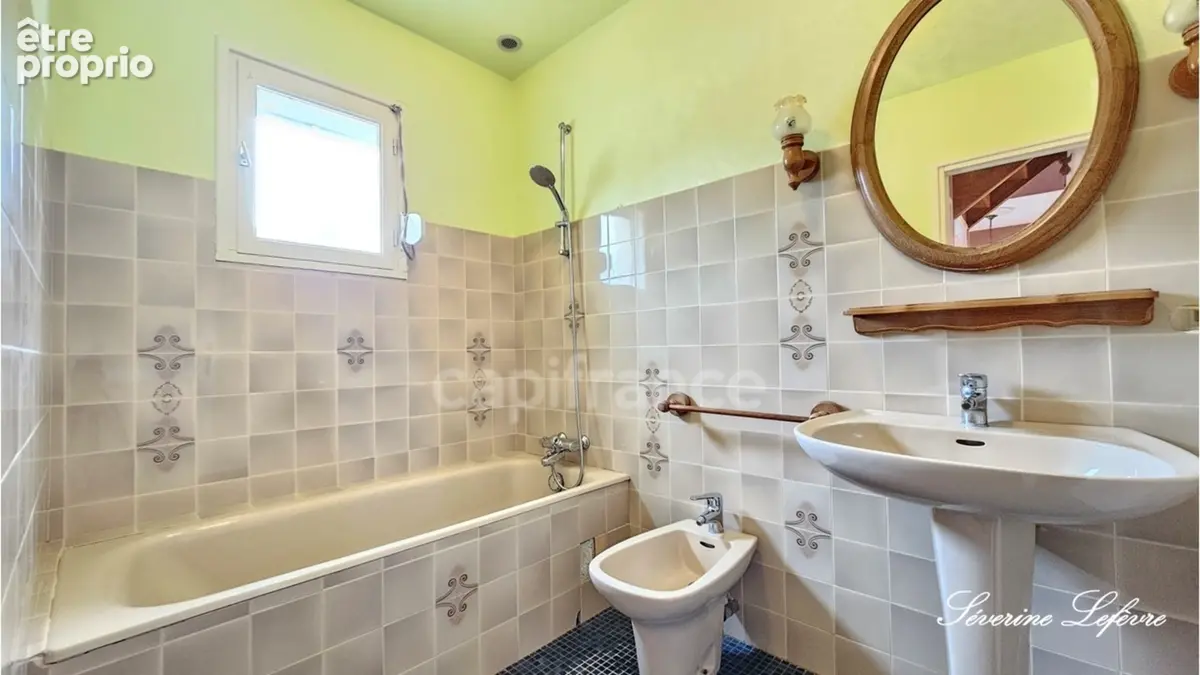 À Trégunc, une maison familiale aux beaux volumes, à deux pas du littoral ! - photo 12