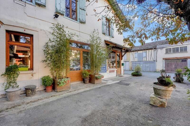 Commerce à L&#039;ISLE-EN-DODON