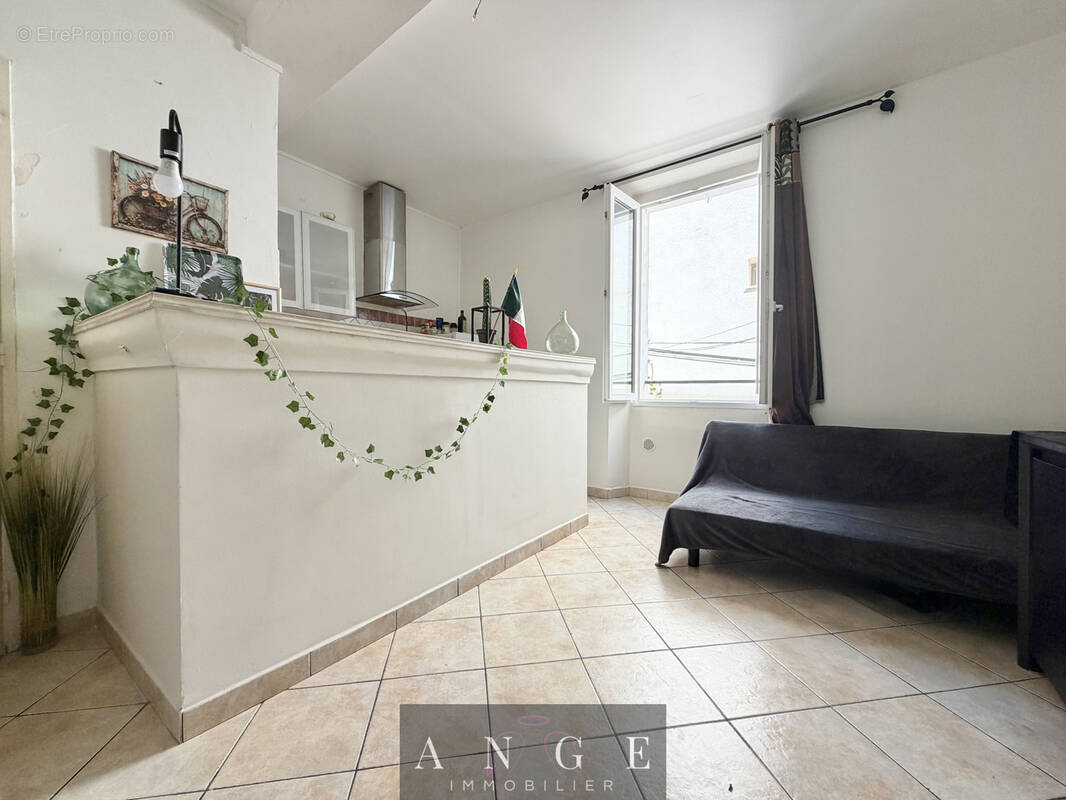 Appartement à SOLLIES-TOUCAS