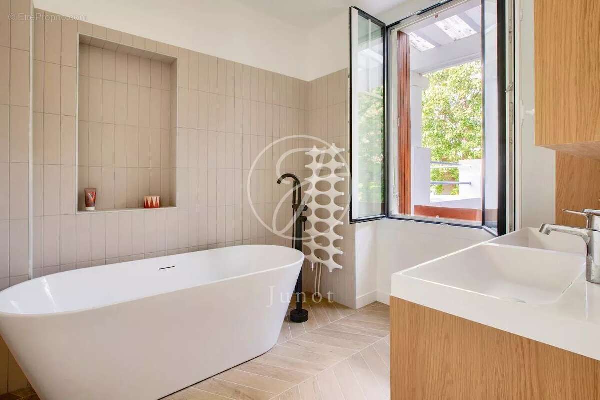 Maison à LE VESINET