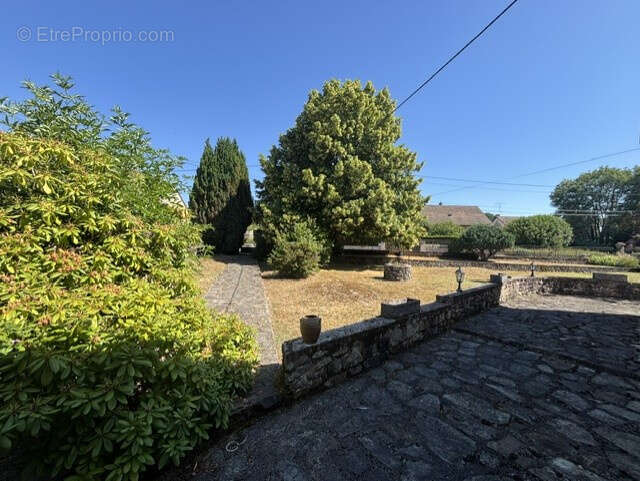 EXCLUSIVITE à AUXY, longère de plain pied avec hangar, étang et parc arboré. - photo 4