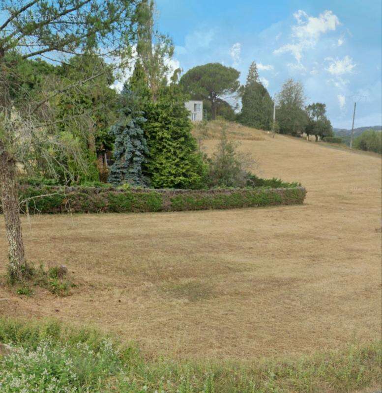 Terrain à SARLAT-LA-CANEDA
