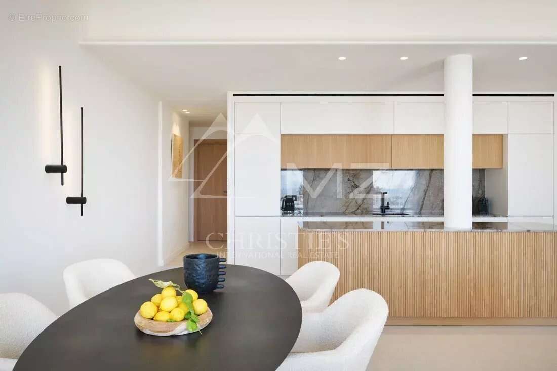 Cannes la croisette splendide appartement renove 3 chambres vue mer - photo 8