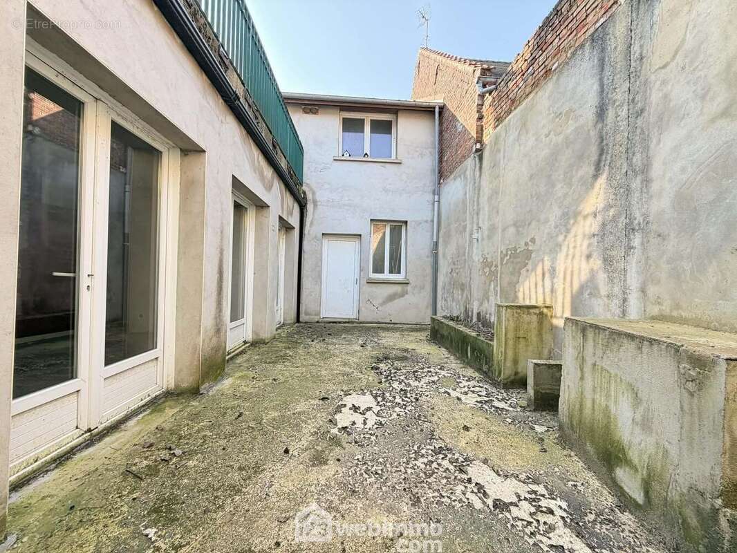 Vous apprécierez l'accès à la cour - Maison à CRECY-SUR-SERRE