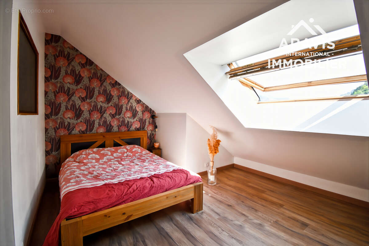 EXCLUSIVITÉ   Studio duplex avec balcon, vue montagnes et deux stationnements à Thônes - photo 6