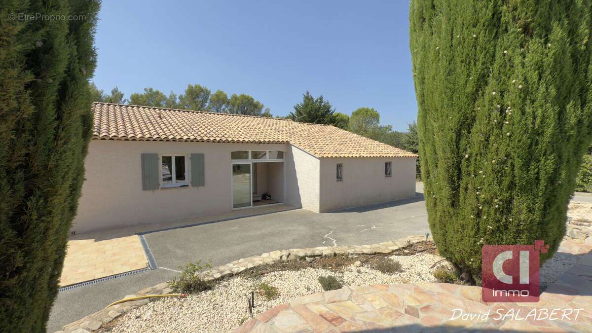 Maison à LA ROQUEBRUSSANNE