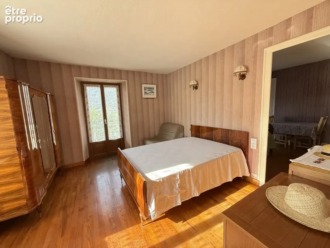 Maison avec dépendances et vaste terrain - UGINE (73400) - photo 7