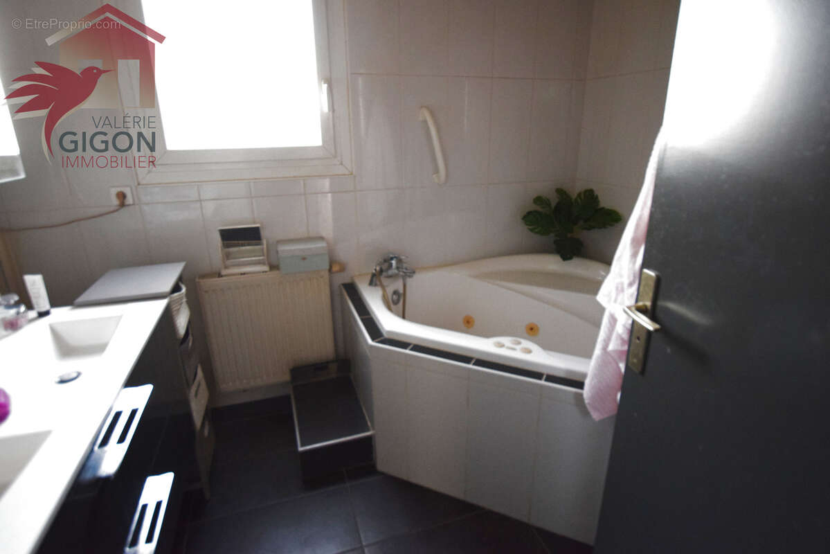 Dans une belle copropriété récente, découvrez cet APPARTEMENT F5 lumineux et spacieux.... entièrement de plain - photo 6