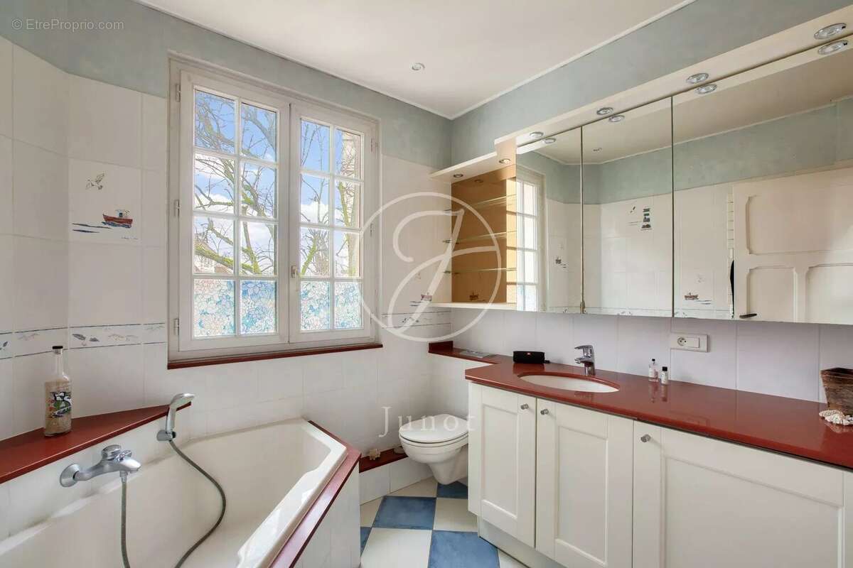 Maison à LE VESINET