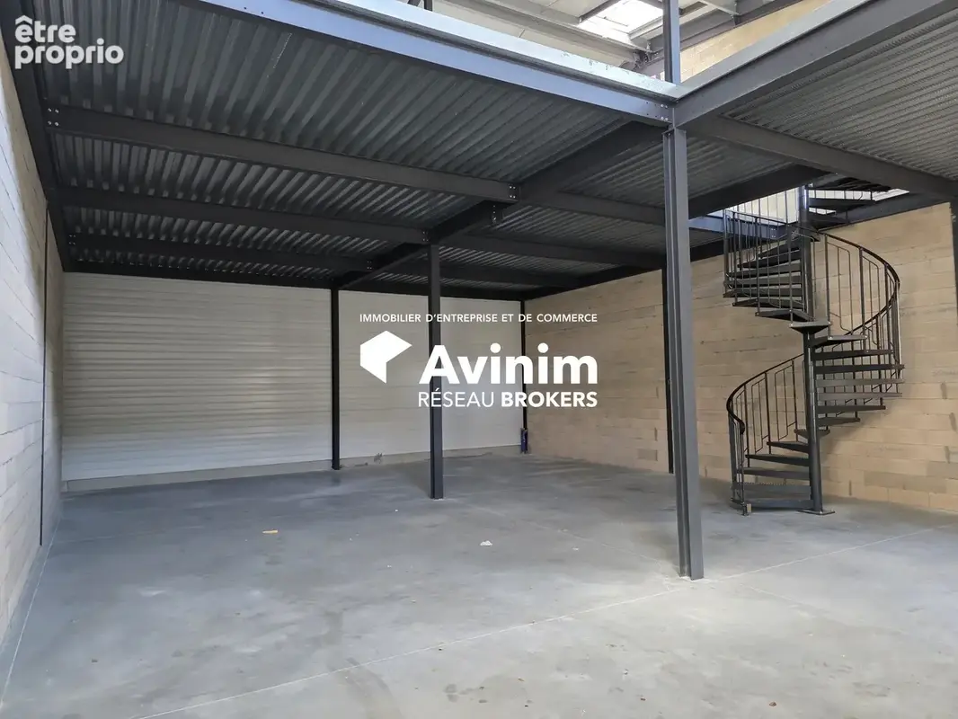 Commerce 258 m² à Castries  - photo 2