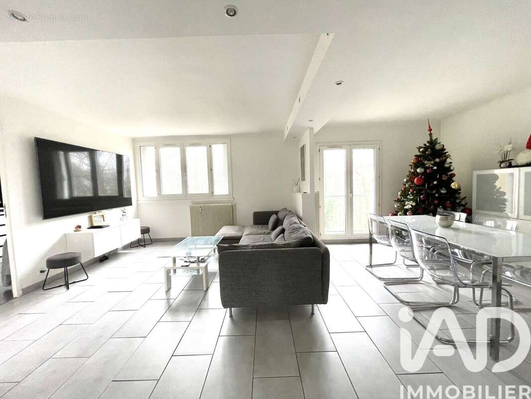 Photo 3 - Appartement à SAINT-GERMAIN-LES-ARPAJON