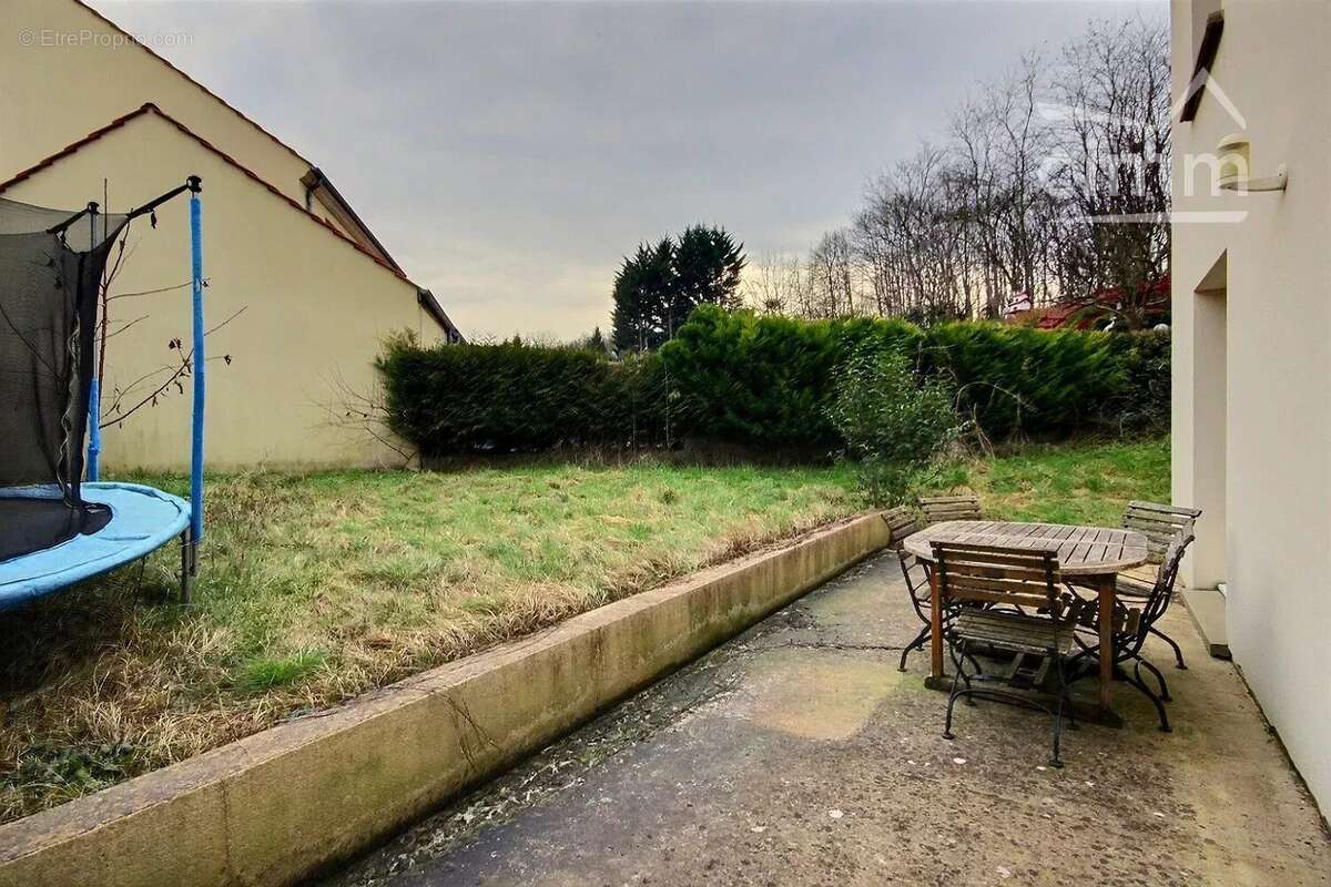 Maison à SAINT-THIBAULT-DES-VIGNES