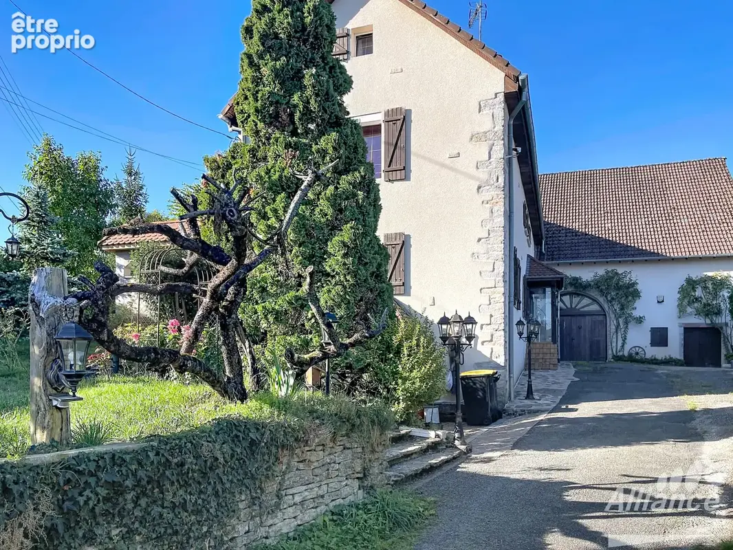 Maison avec 4 chambres terrain 1835  m2 avec grange - photo 2