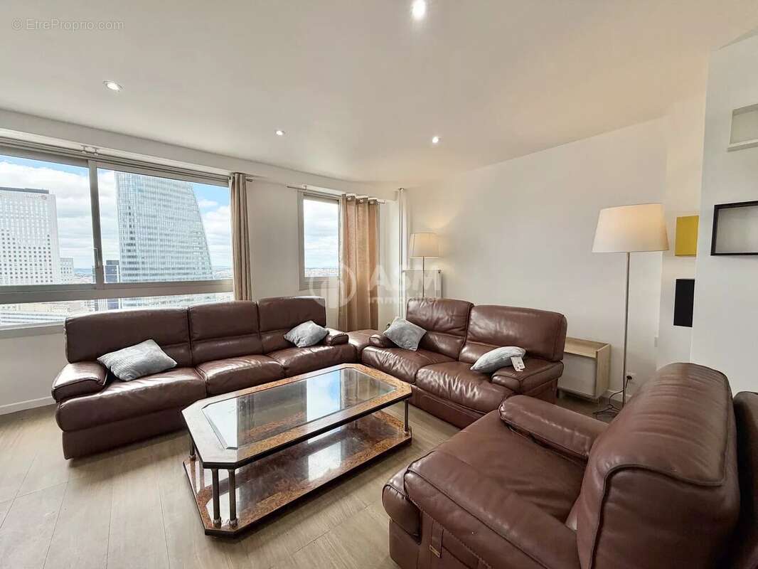 Appartement à COURBEVOIE