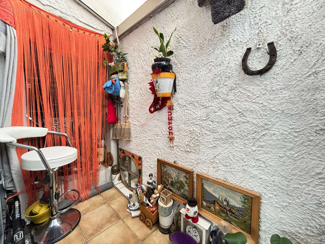 Commerce à SARTROUVILLE