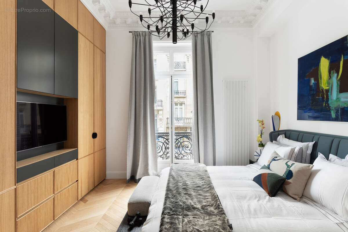 Appartement à PARIS-8E