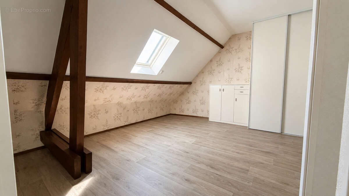Maison à LE COUDRAY-MONTCEAUX