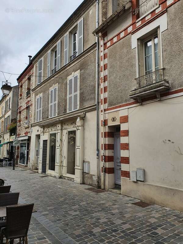 Commerce à FONTAINEBLEAU
