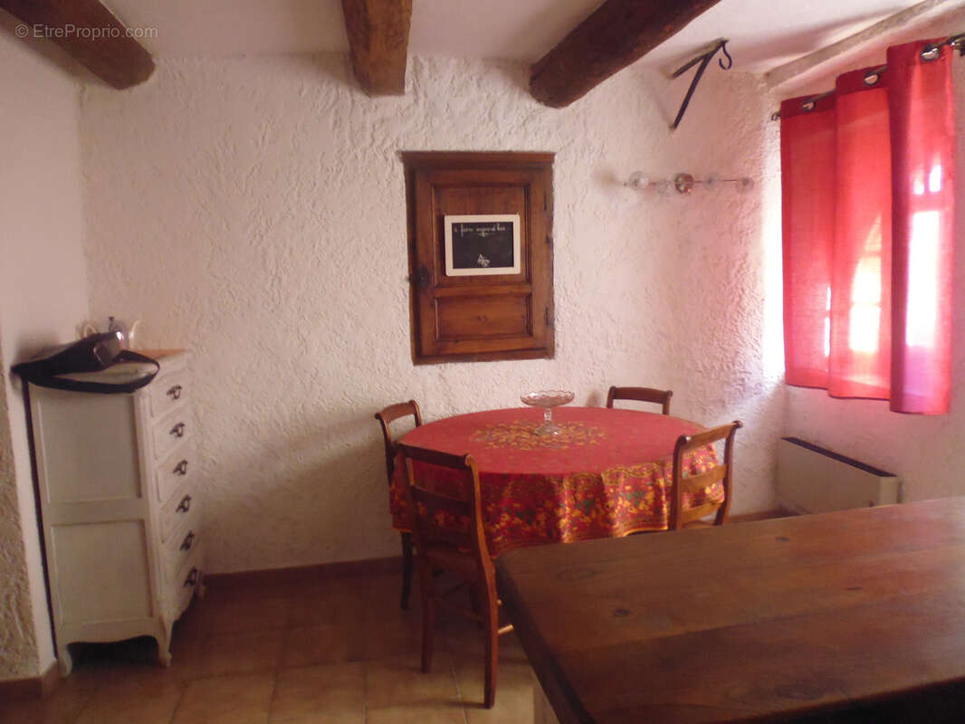 Appartement à SOLLIES-PONT