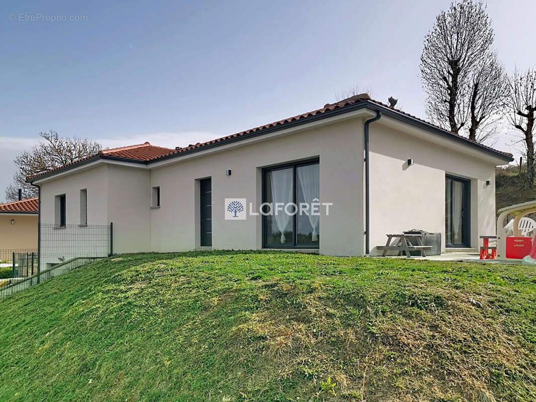 Maison à LE MALZIEU-VILLE
