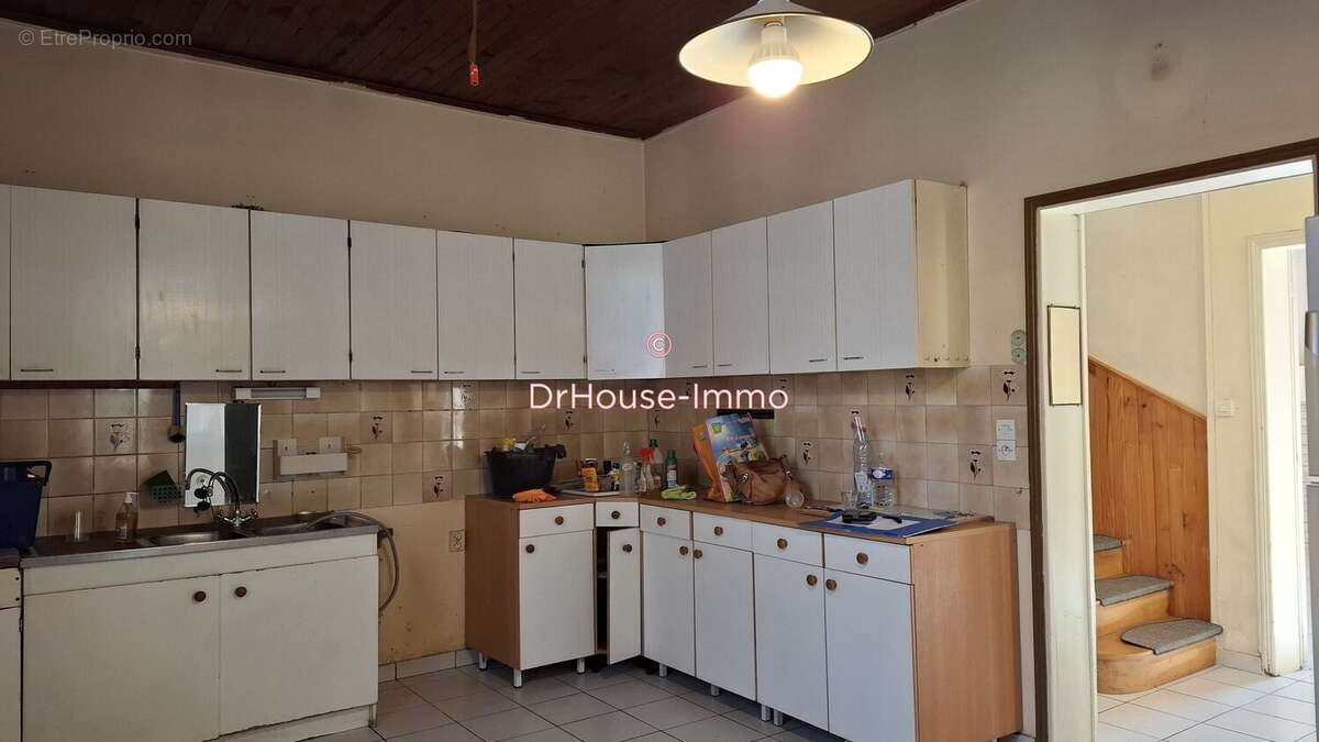 Maison 141 m² à Ruelle-Sur-Touvre  - photo 4