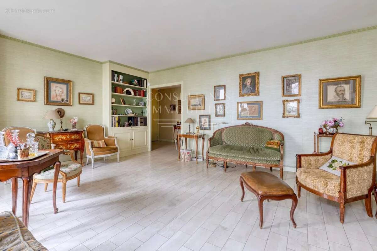Appartement à NEUILLY-SUR-SEINE