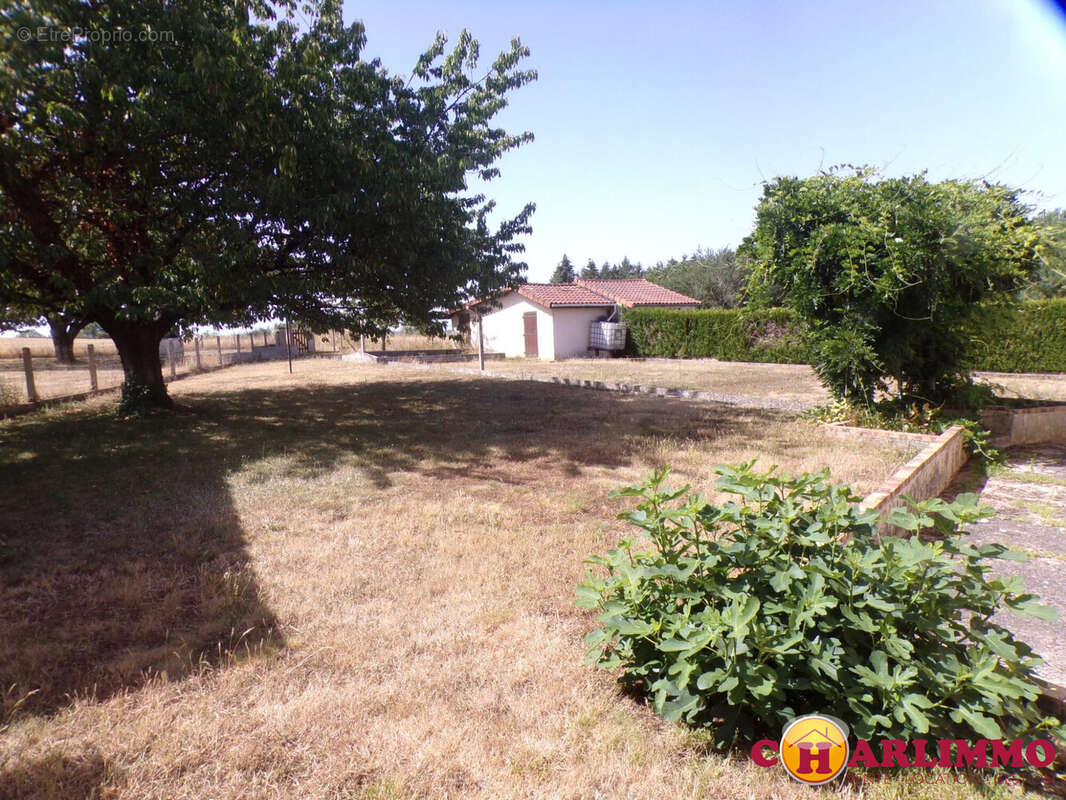 Maison 93 m² à Chassenon  - photo 9