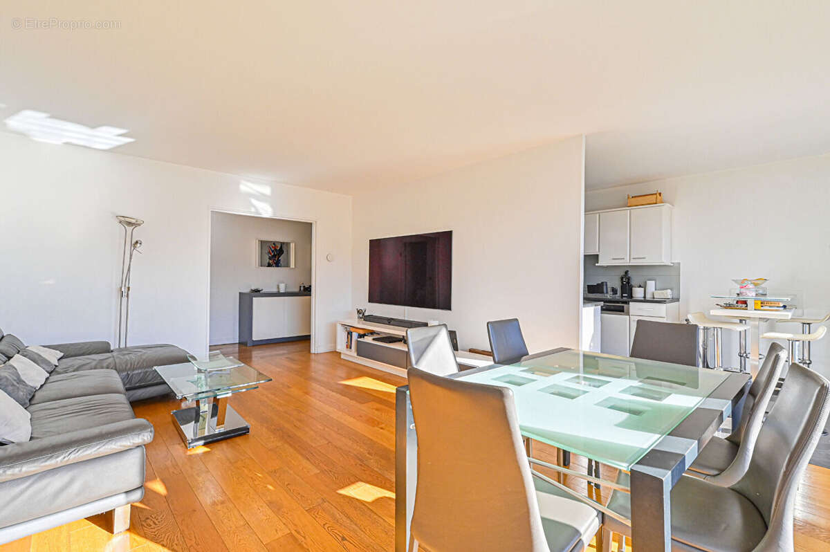 Appartement à CHARENTON-LE-PONT