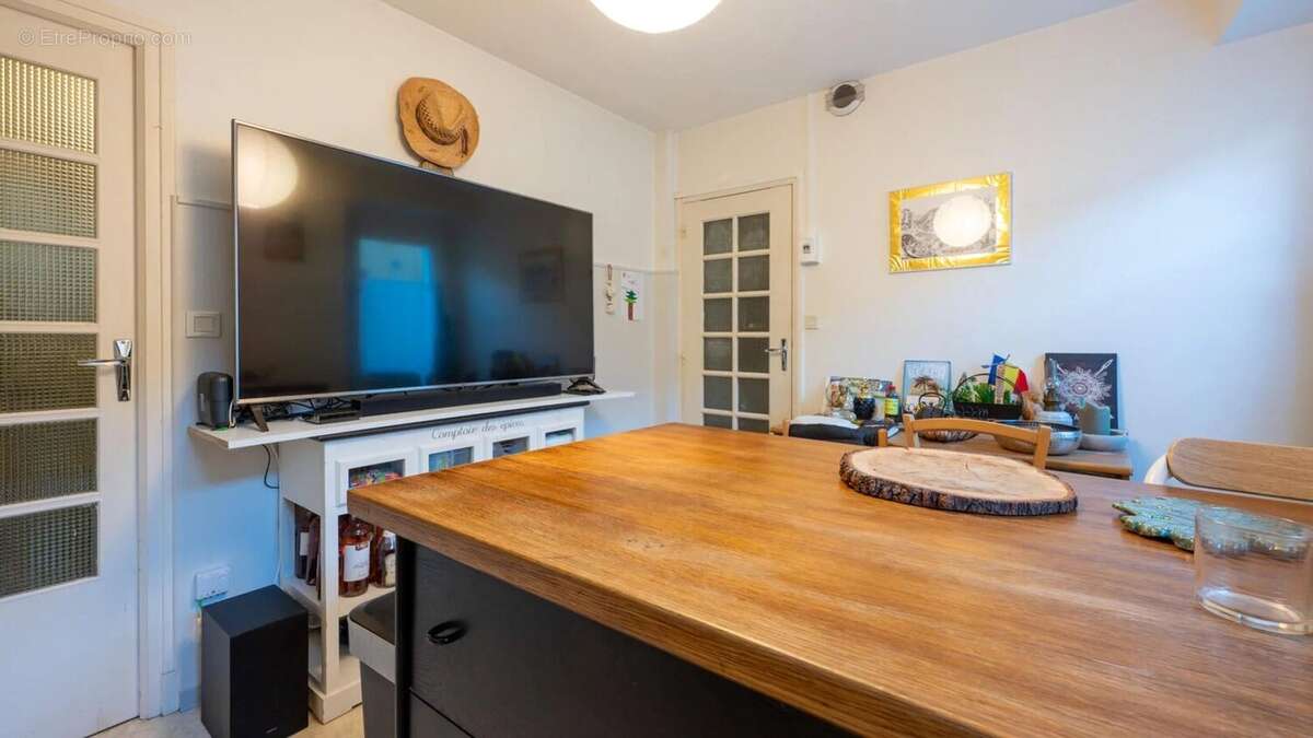 Souillac, Hyper centre, immeuble de 3 appartements. - photo 2