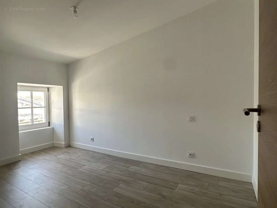 Appartement à SAINT-JEAN-D'ANGELY