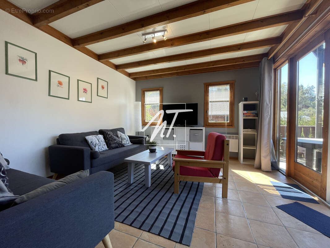 Appartement à MORILLON