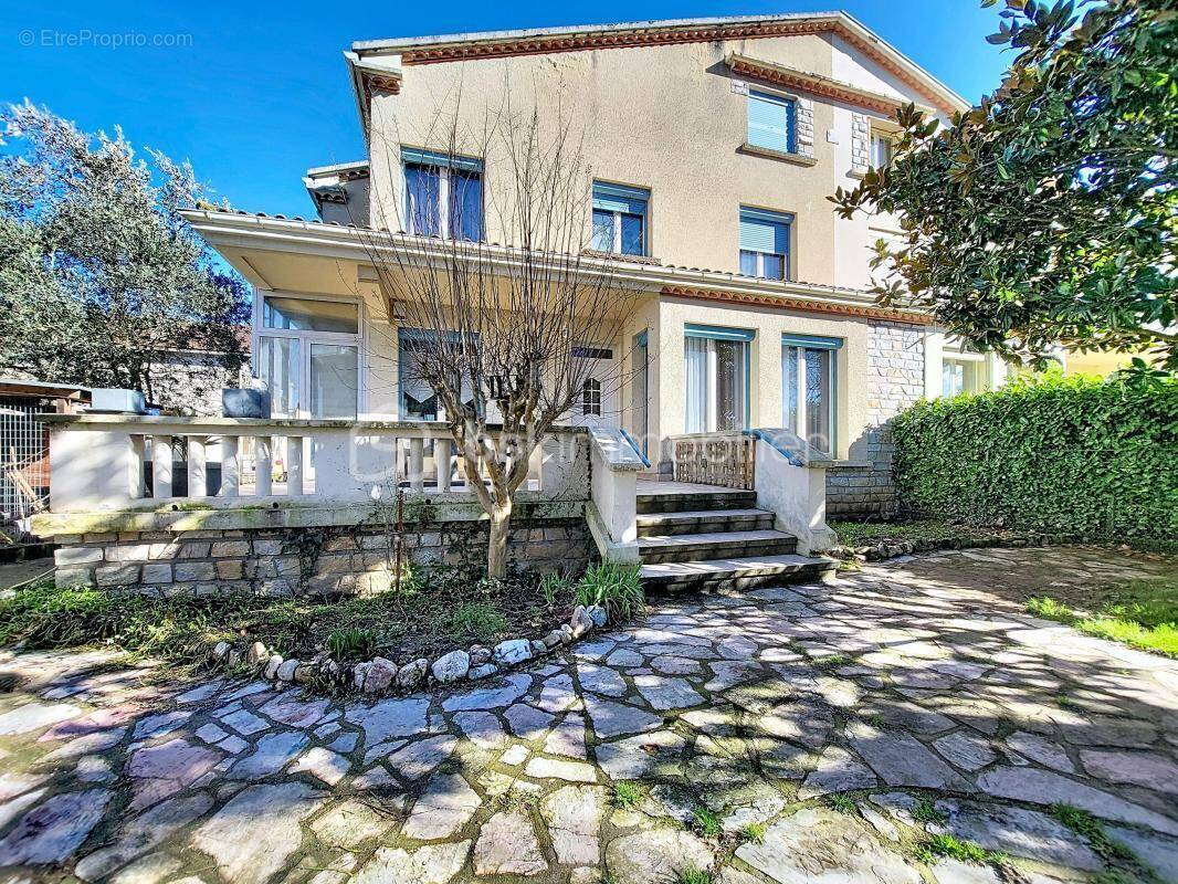 Maison à LABRUGUIERE