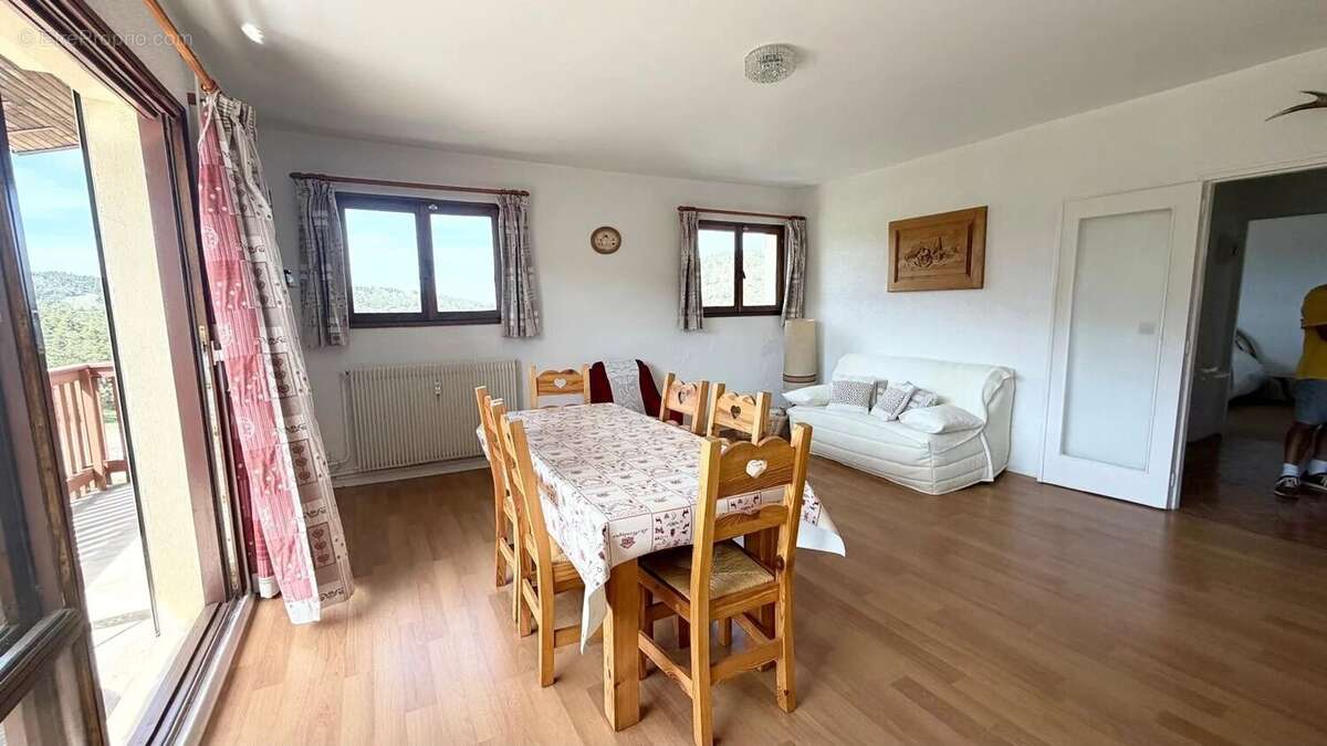 Appartement à VALLAURIS