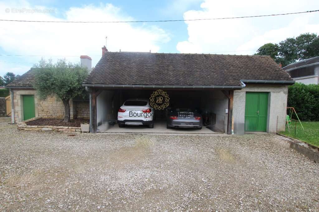 Belle propriete de caractere de 293 m² avec piscine et terrain de 1510 m² - photo 18