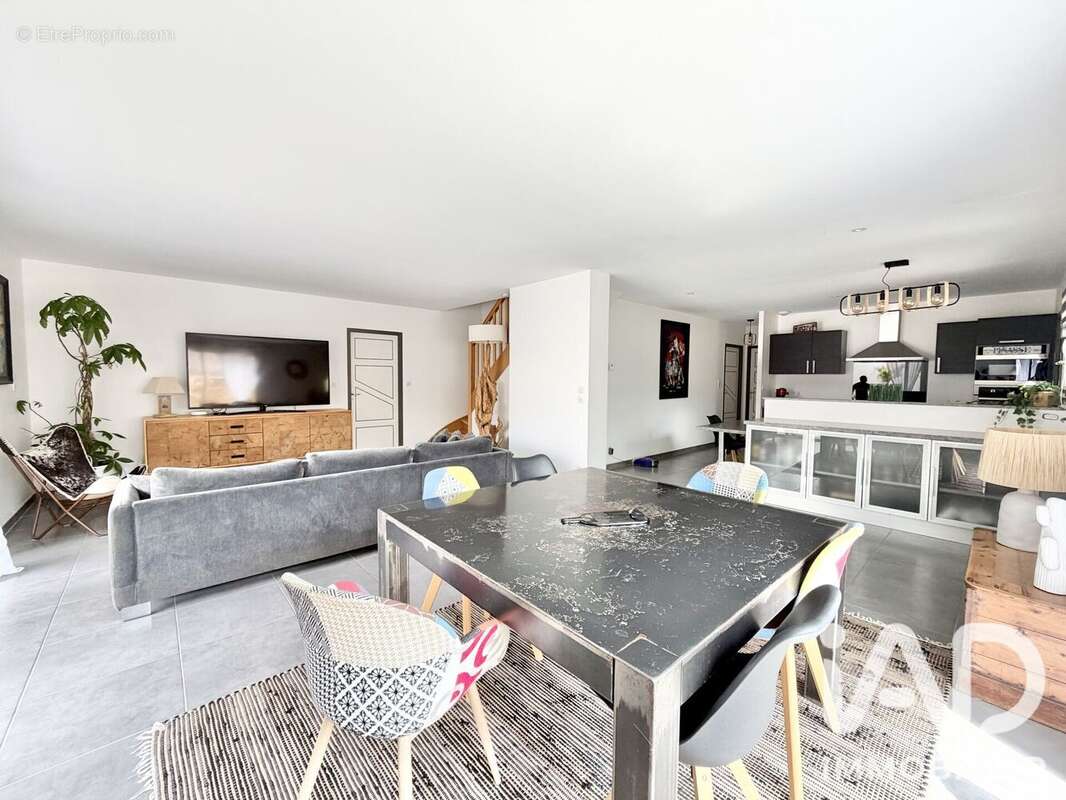 Maison 135 m² à Gujan-Mestras  - photo 2