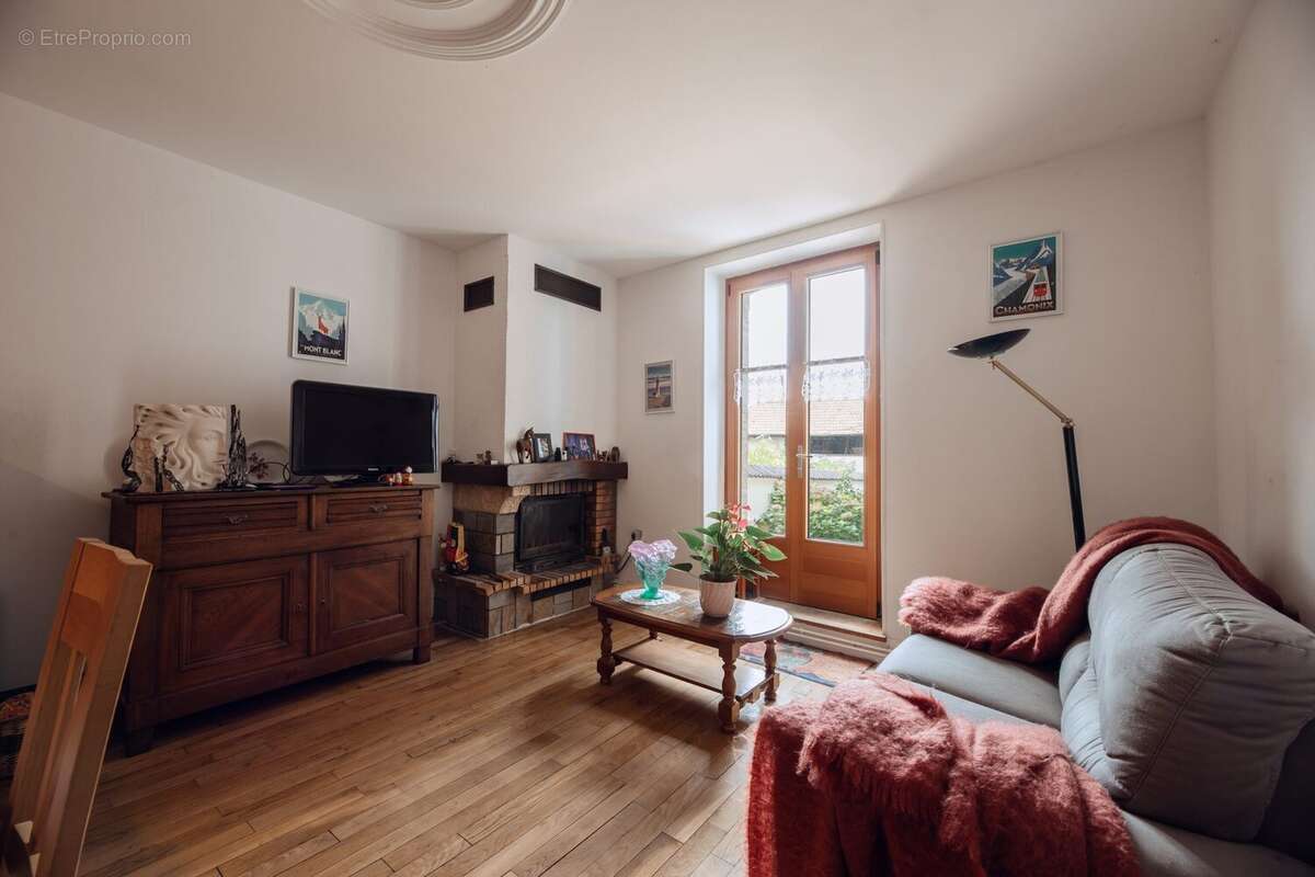 Maison à MONCEL-SUR-SEILLE