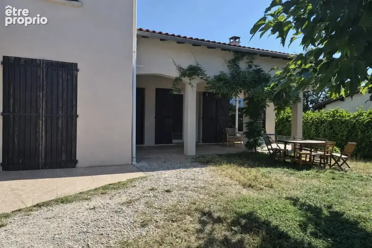 Maison familiale de 215 m² sur terrain de 2 080 m² - photo 2