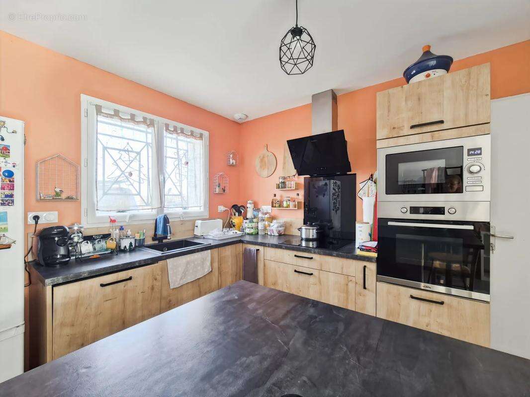 Maison à BRIZAMBOURG