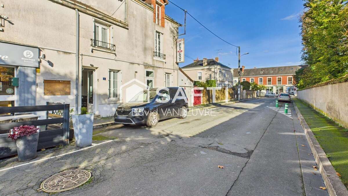 Commerce 189 m² à La Chatre  - photo 8