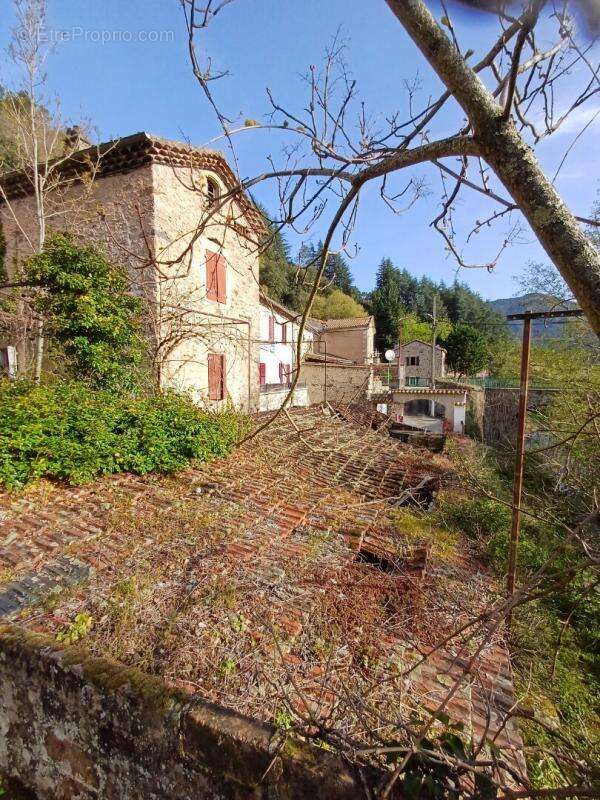 Maison à LES OLLIERES-SUR-EYRIEUX