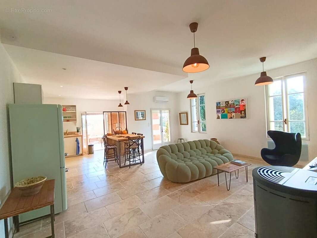 Appartement à LAUDUN-L&#039;ARDOISE