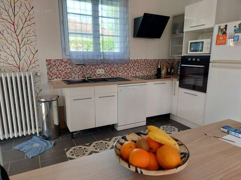 Maison à SAINT-MEDARD-DE-GUIZIERES