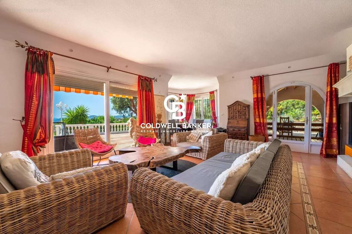 Villa de plain-pied avec panorama exceptionnel sur la Méditerranée - photo 3