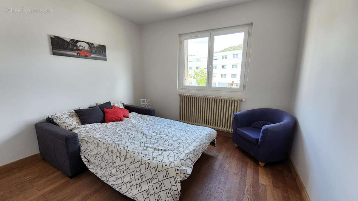 Maison à MONTREAL-LA-CLUSE