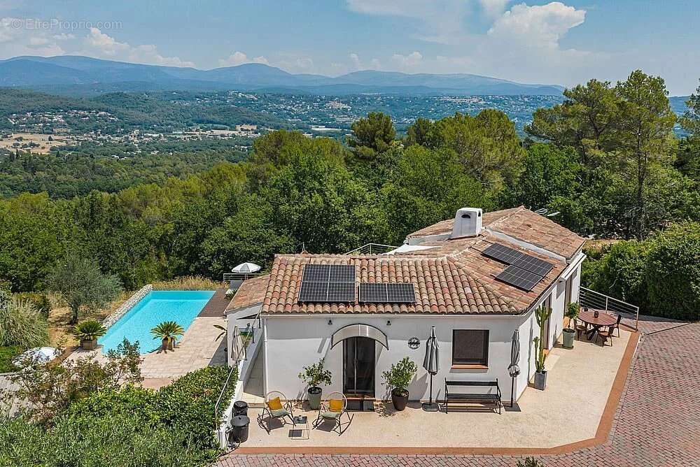 Maison à TOURRETTES